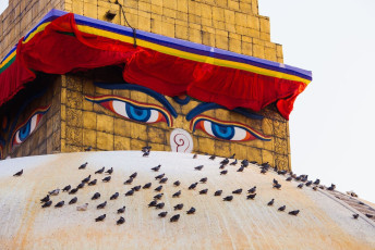 Estupa Boudhanath en Katmandú, Nepal. La Estupa Boudhanath es una de los más grandes antigüas estupas del mundo - Imagen de Cybervelvet