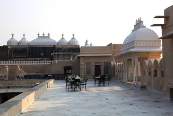 Terraza para cenar en Sardargarh Heritage Hotel, Rajasthan