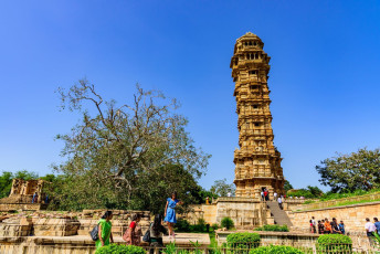 "Monumento de la victoria" de Vijay Stambha, construido por el Rey Mewar, Rana Kumbha, en 1448, para conmemorar la victoria sobre los ejércitos del rey Mahmud Khilji en el fuerte de Chittorgarh © Amit kg / Shutterstock