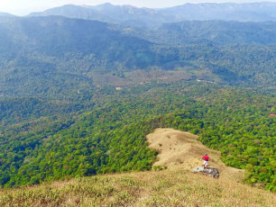 Una hermosa vista de la montaña en el Nishani Motte Trek en Coorg - Imagen de Rajeev Rajagopalan