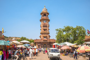 Mercado de Sardar y la torre del reloj de Ghanta ghar, Jodhpur © Richie Chan / Shutterstock