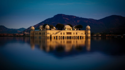 Jal Mahal, palacio ubicado en el centro del lago Man Sagar en la ciudad de Jaipur, la capital del estado de Rajasthan, India © BUSINESS-CREATIONS / Shutterstock