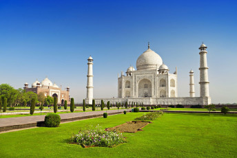 Taj Mahal, Agra, Uttar Pradesh, India © saiko3p / Shutterstock
