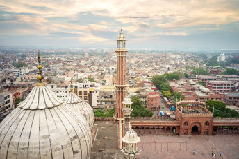 Vista aérea de Old Delhi desde el piso superior de uno de los minaretes de Jama Masjid. © Richie Chan / Shutterstock