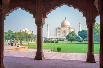 Vista de la fachada del Taj Mahal en Agra, India © Richie Chan / Shutterstock