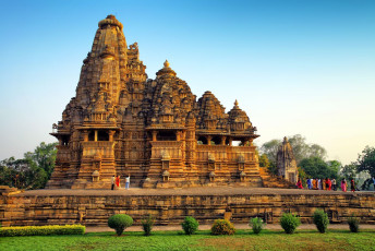 Templo de Vishwanath, Grupo de Templos del Oeste, Khajuraho, Madhya Pradesh, India © ImagesofIndia / Shutterstock