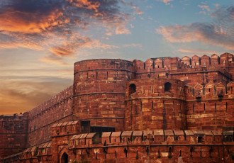 Fuerte rojo de Agra al atardecer ©pzAxe / Shutterstock