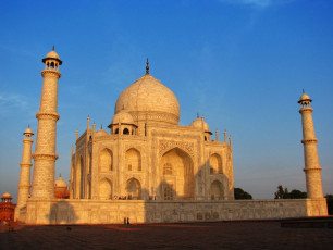 Puesta de sol en el Taj Mahal, el increíble mausoleo en Agra (India) - Imagen de Nestor Noci