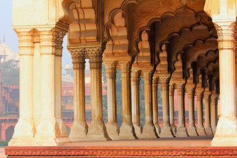 Columnas de mármol en el Fuerte Rojo, Agra - Foto por Kokhanchikov