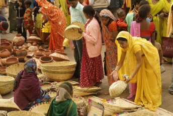 Concurrido mercado durante un festival hindú en Orchha, Madhya Pradesh - Imagen de Jeremy