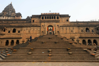 Palacio Fortaleza Maheswar en la orilla del río Narmada - Imagen de Stefano Ember