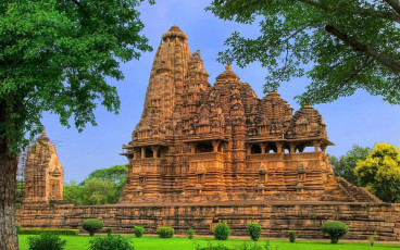 Templo hindú Vishwanatha en Khajuraho, India - Imagen de Boris Stroujko