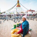 Mujeres-caminando-alrededor-de-la-estupa-katmandu